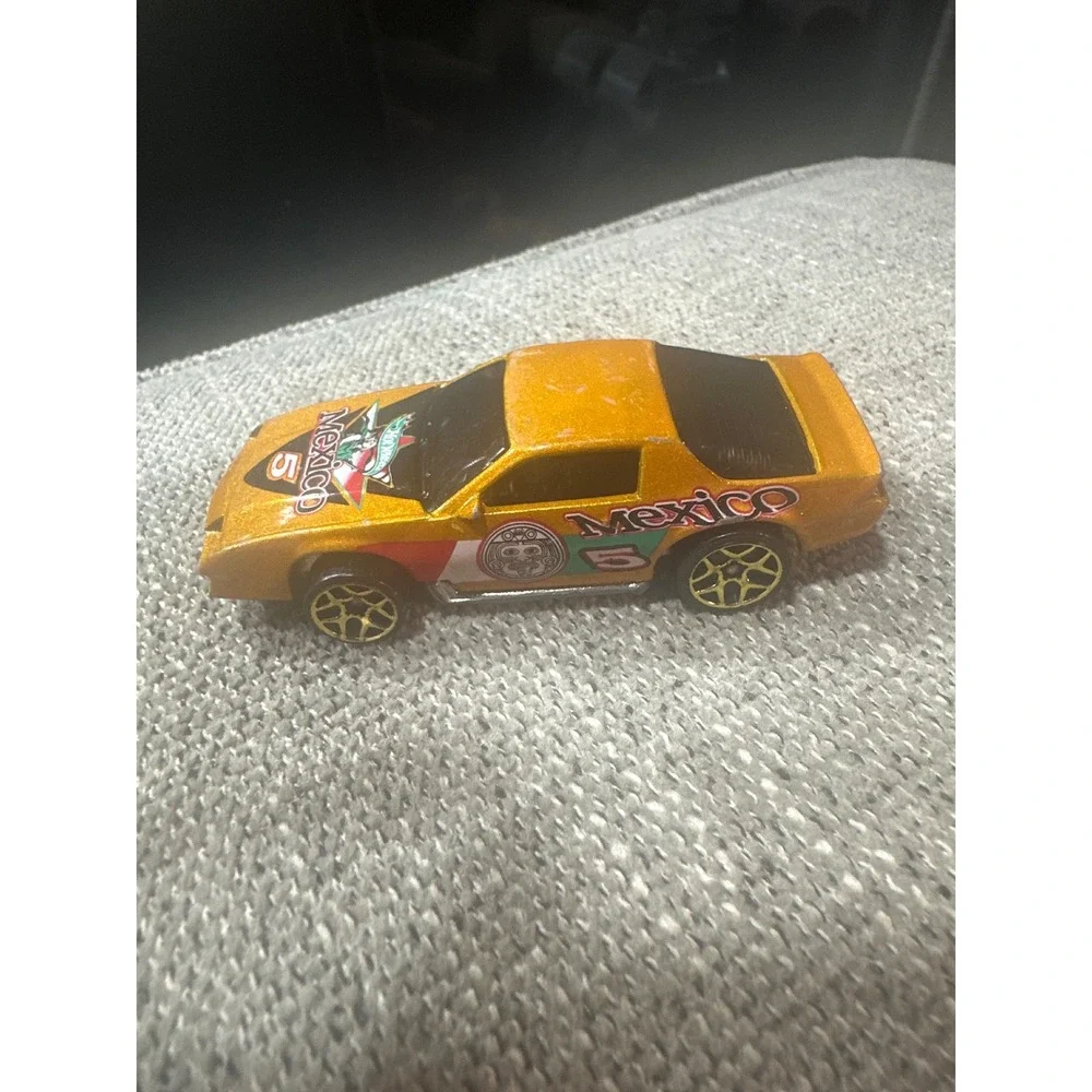 Hot‎ Wheels 1988 Camaro z28 Mexico 5 Gold Diecast Toy Car
